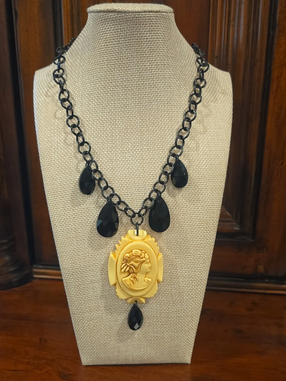 Hot Cakes Yellow Cameo Necklace with Black Teardrop Accents